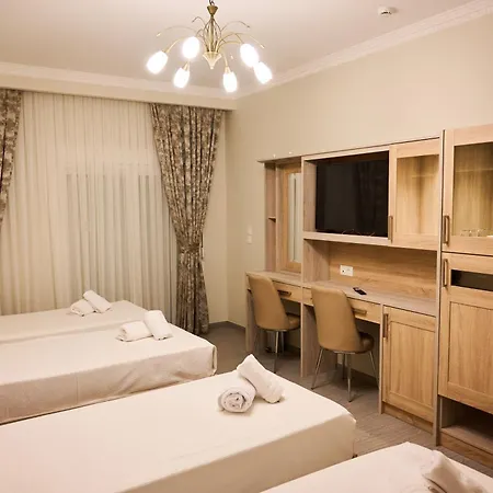 شقة فندقية Famissi 4*