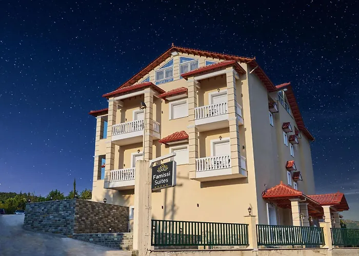 Famissi アパートホテル 4*