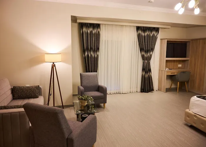 Famissi アパートホテル カランバカ